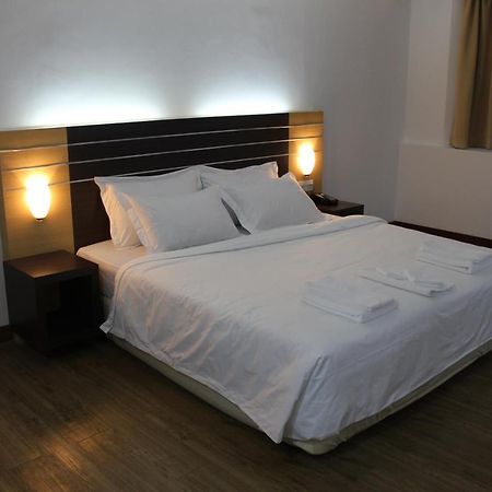 Sara Hotel Labuan Extérieur photo