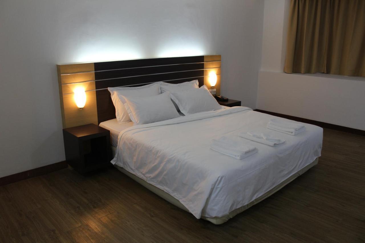 Sara Hotel Labuan Extérieur photo