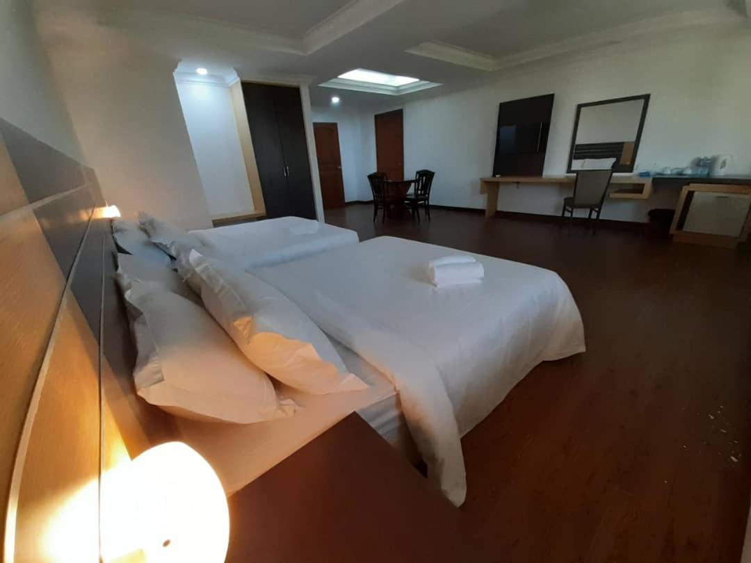 Sara Hotel Labuan Extérieur photo