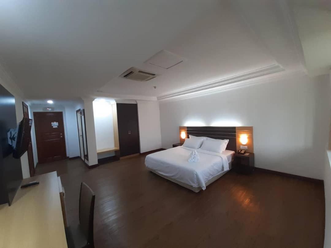 Sara Hotel Labuan Extérieur photo