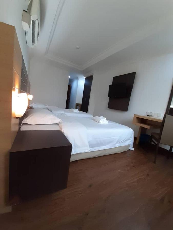 Sara Hotel Labuan Extérieur photo